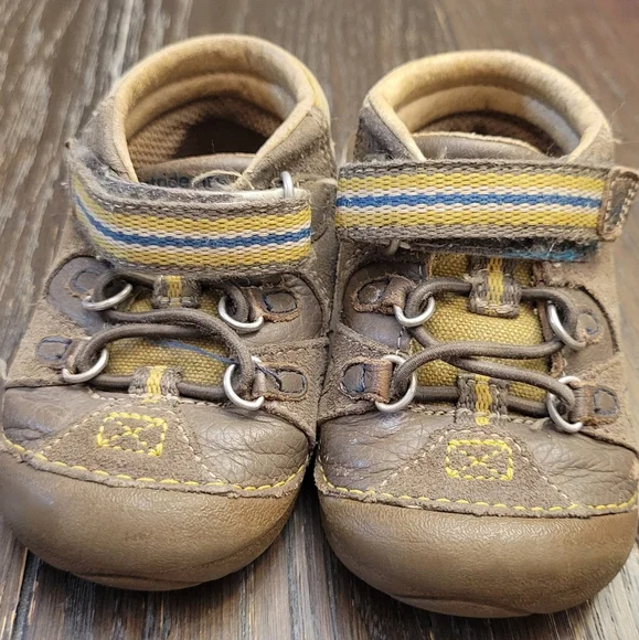 Stride Rite - Picture 1 of 4